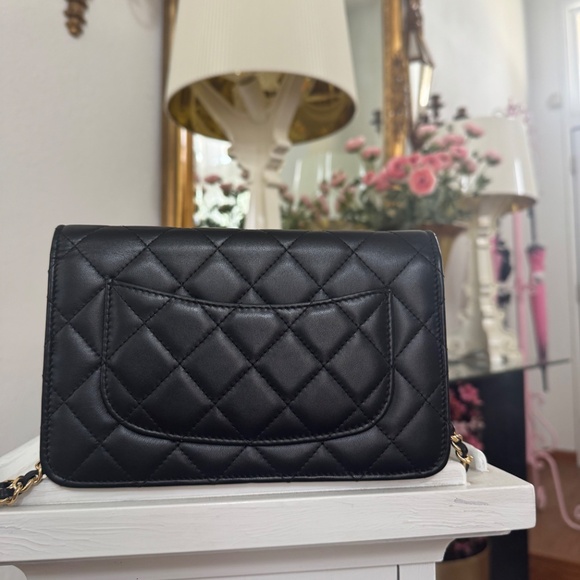 Chanel wallet on a chain - Picture 5 of 16